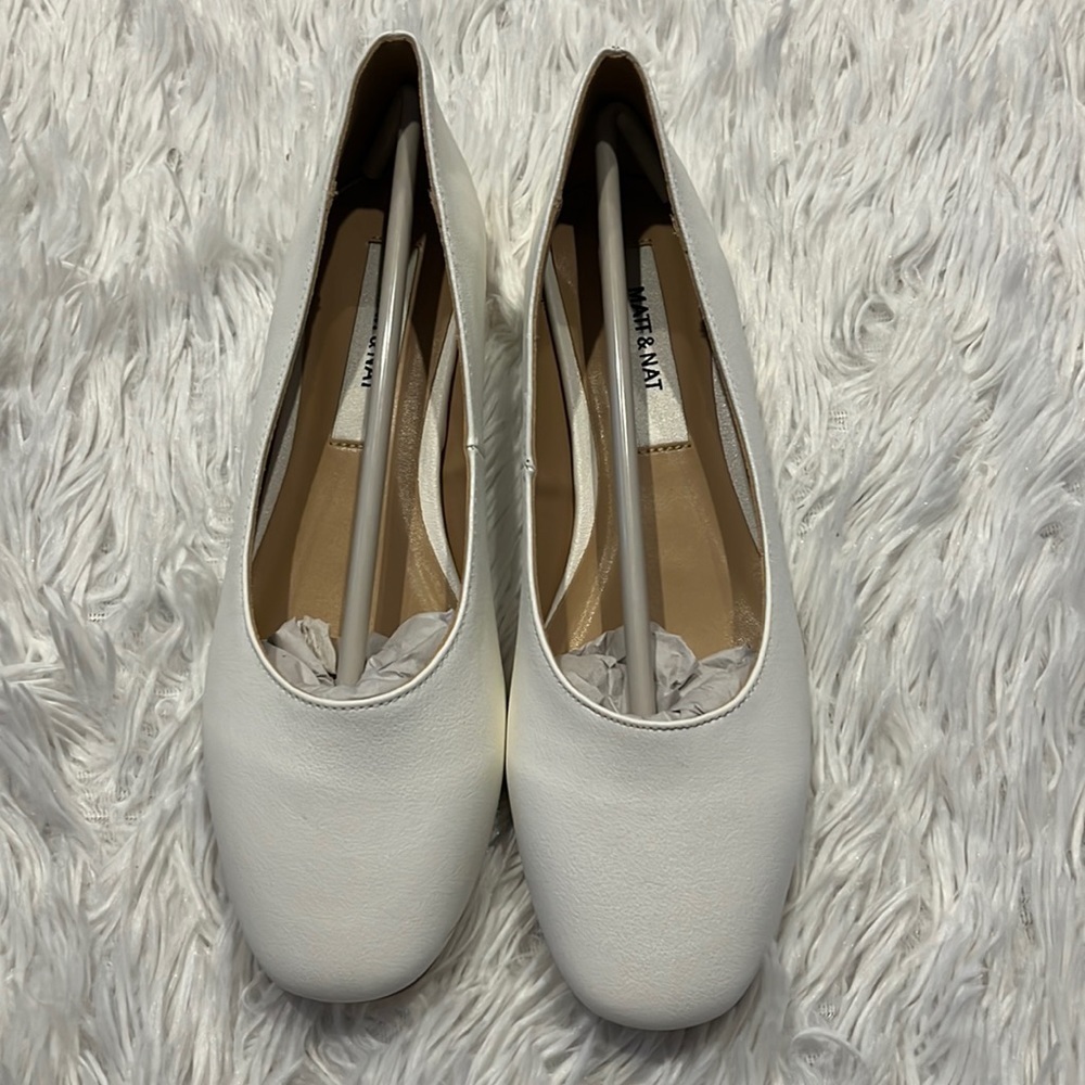 Matt & Nat Willow ballerina flats in white size 8